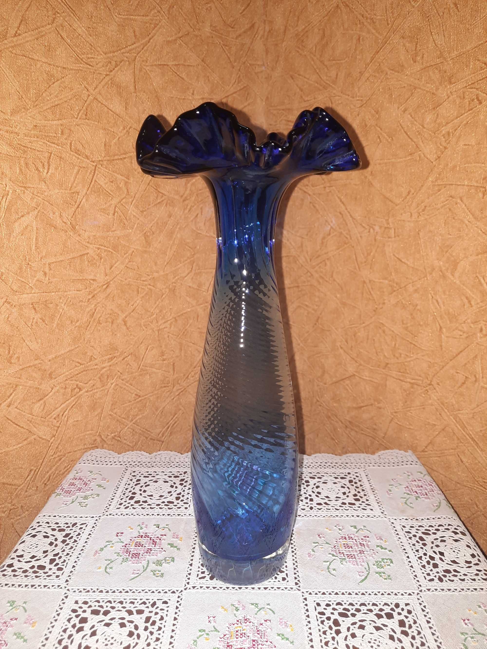 Красивая винтажная ваза " Хризантема" Tarbeklaas Эстония