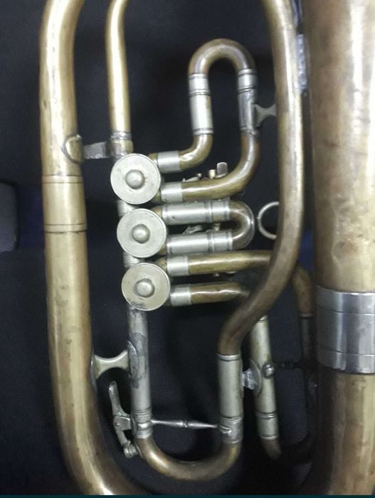 Vând bariton vertical mic