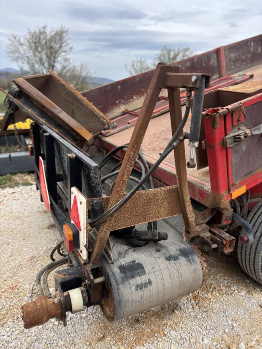 Remorca de 9 T cu distribuitor lateral!