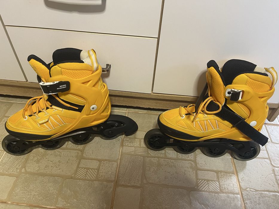 Vand role OXELO, purtate de cateva ori dupa cum se vede. Marime 38-41