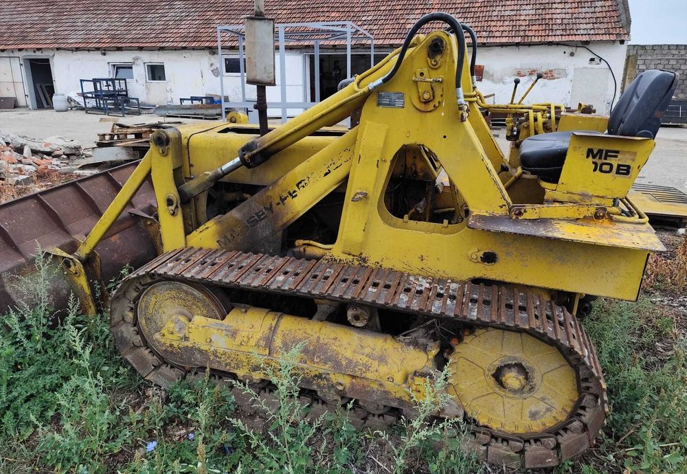 Vand Buldoexcavator pe șenile Massey Ferguson MB200