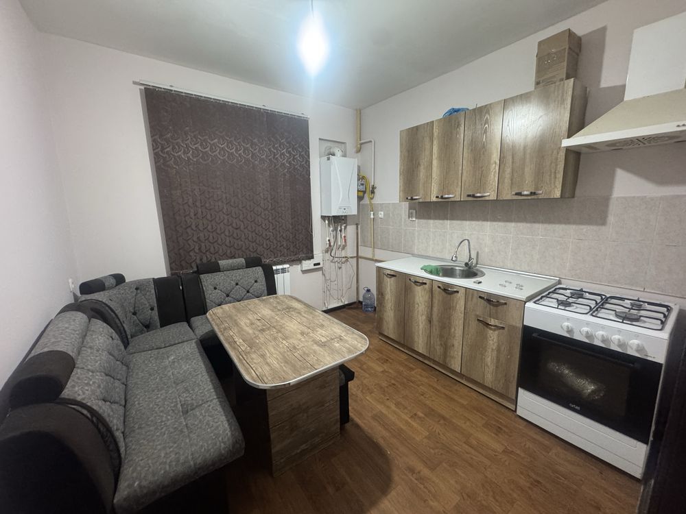 Срочно продается  2 комнатная квартира в массиве Корасув на 1 этаже.