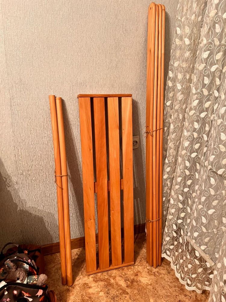 Продам напольную вешалку деревянную
