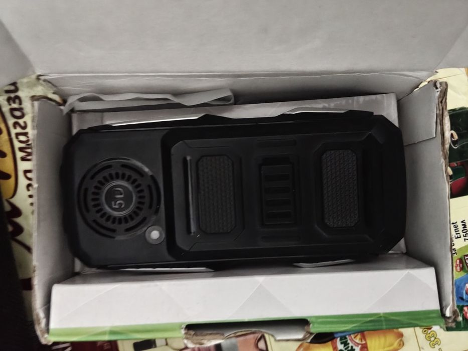 Продавам телефон Lang Rover