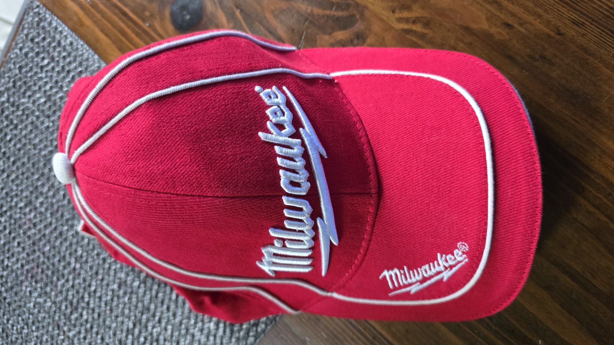 Шапки. Boss,Milwaukee, Red bull, Mammut, Burberry
