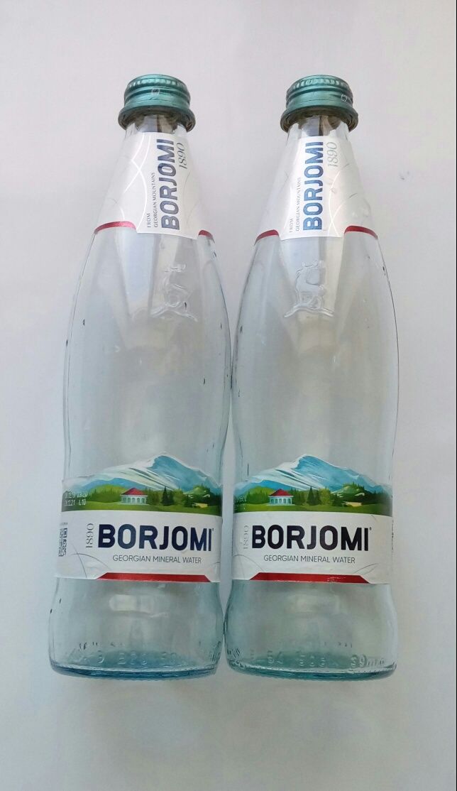 Стеклянные бутылки 0.5 литр из-под воды Боржоми (Borjomi) с крышками