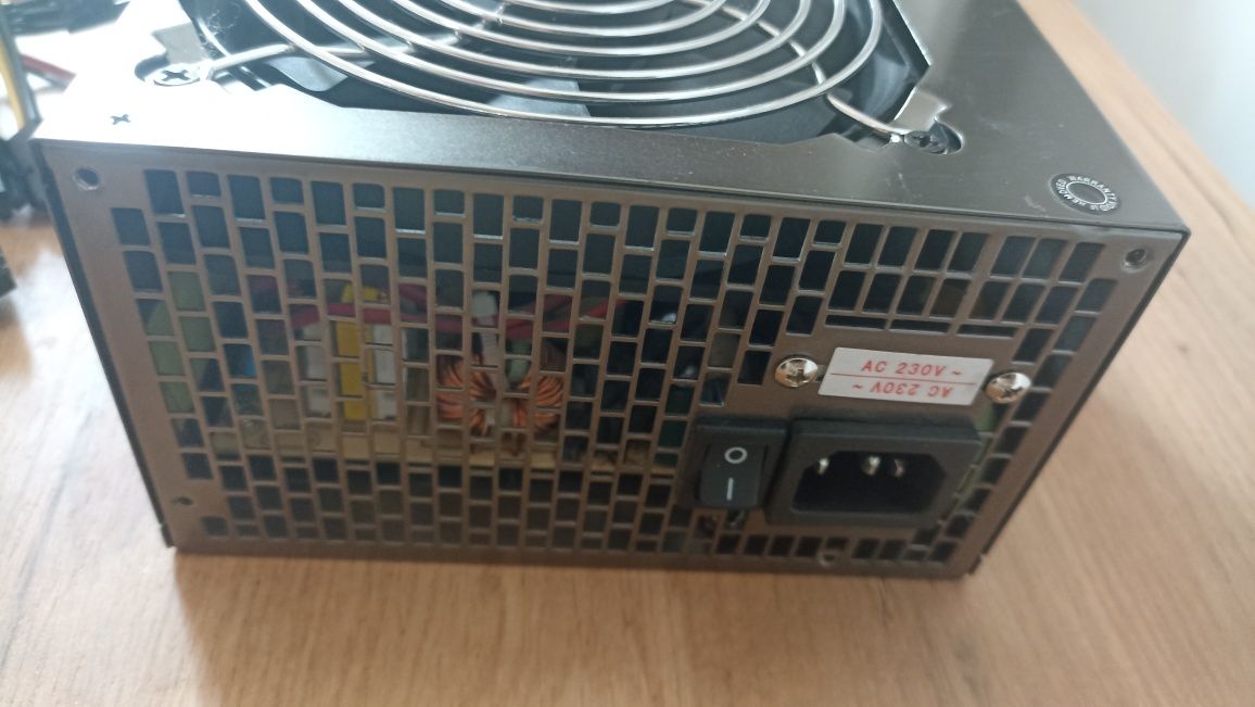 Huntkey LW-6550HG 550ватт. Блок питания в отличном состоянии.