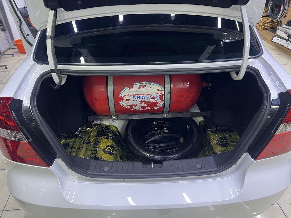 Nexia 3 AVTOMAT 212 000km orqa bagaj orqa 2 ta kriloda kraska bor.
