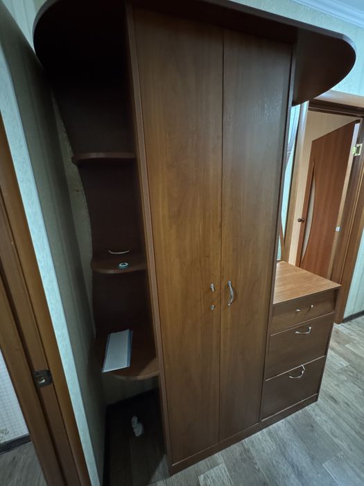Отдам даром шкаф в прихожую комнату