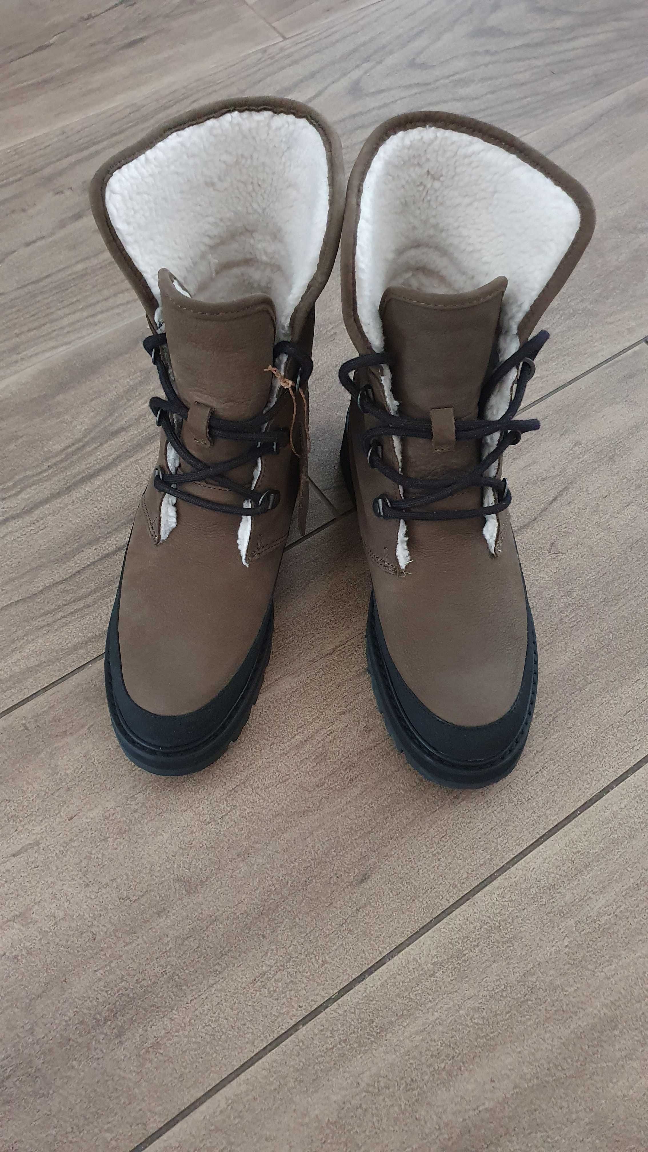 Ghete Clarks din piele imblanite 37