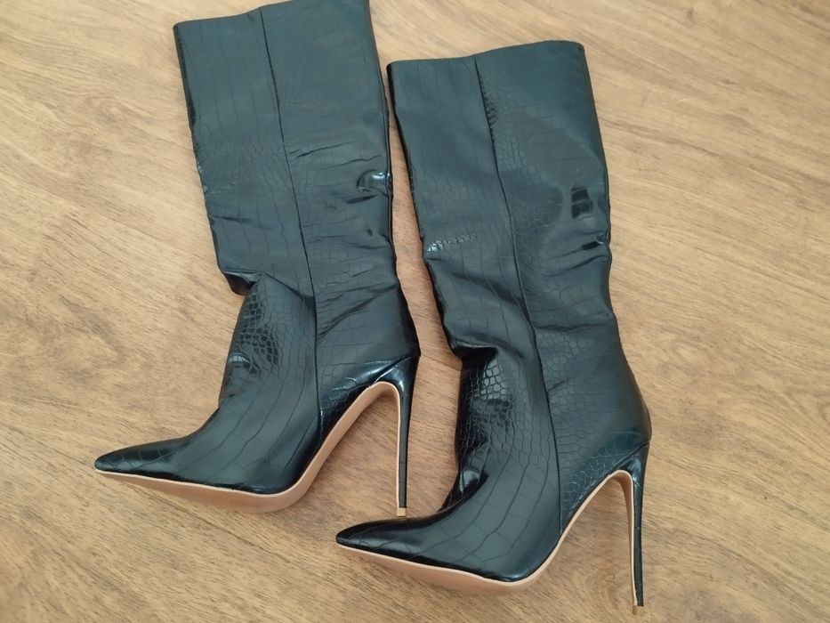 Продавам чисто нови дамски ботуши