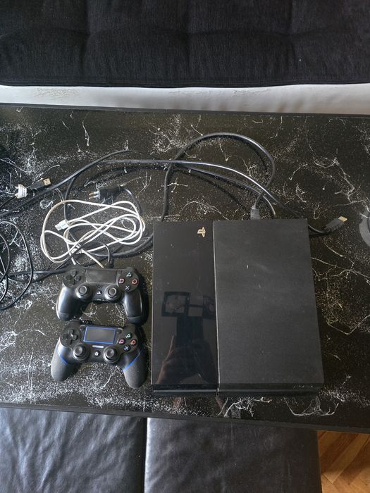 Playstation 4 ps4 2 контролера перфектен