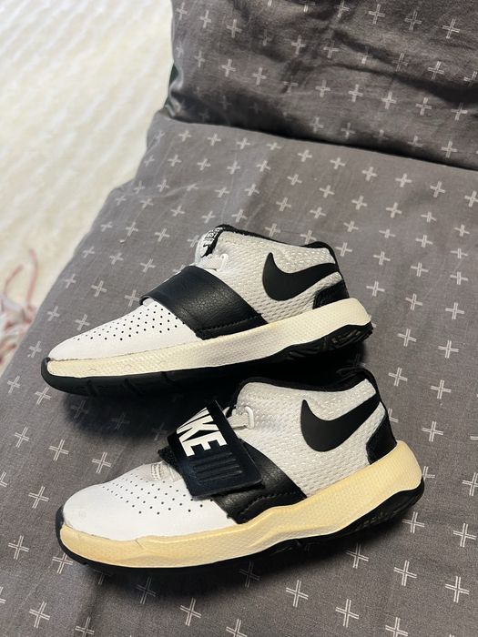 Бебешки маратонки Nike 25 номер