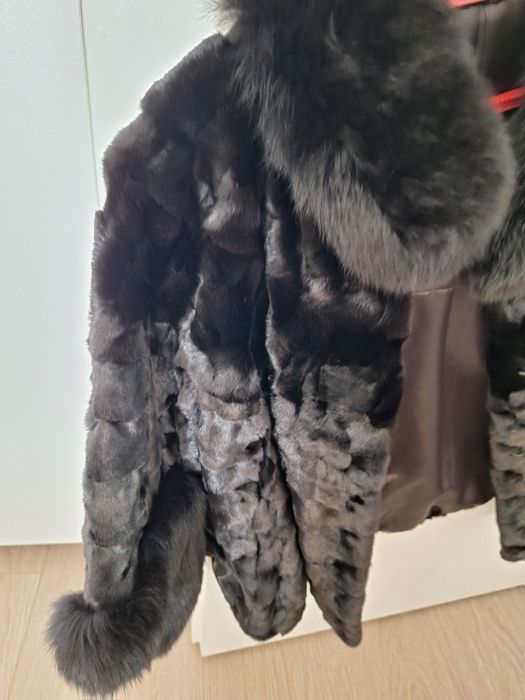 Haina blana noua de nurca neagra