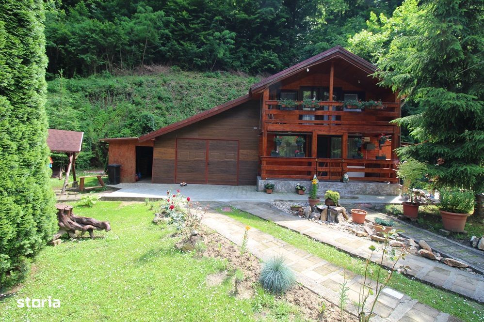 Vând gospodărie cu casă P+M în Govăjdia, la 16km de Hunedoara