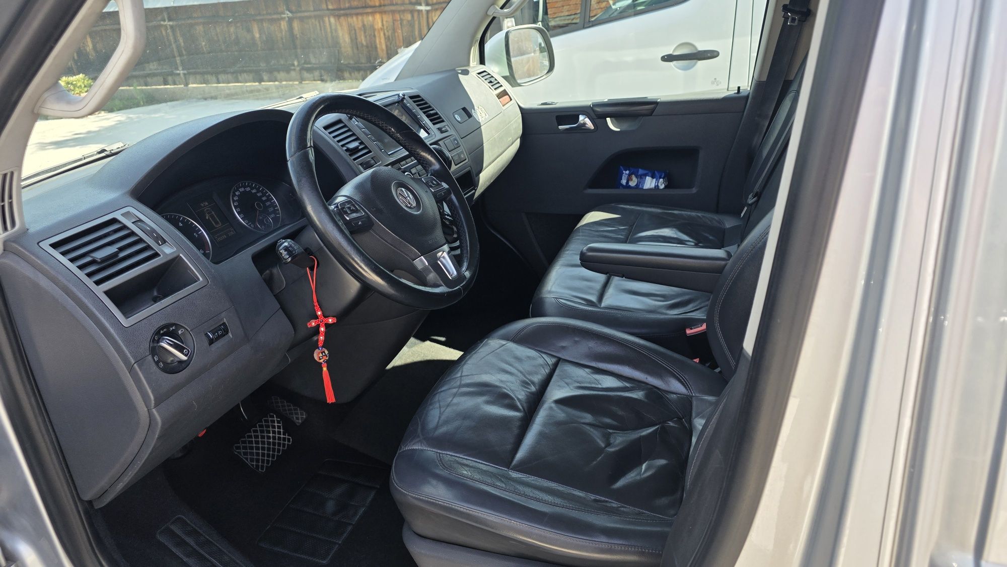 *** Volkswagen Caravelle AN 2015--140 CP  ***