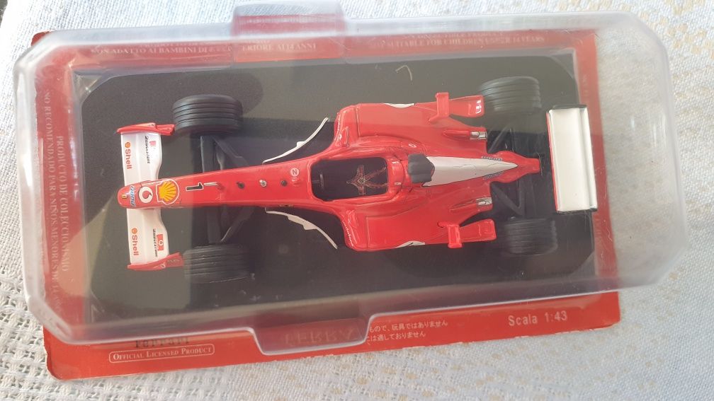 Macheta f1 2002 automodel de colectie ferrari cu licenta 1:43