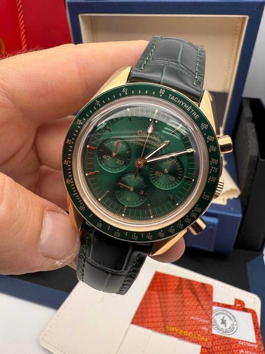 omega speedmaster златно/зелено
