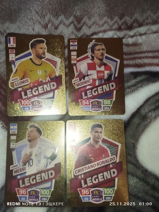 Продам или обменяю коллекционные футбольные карточки