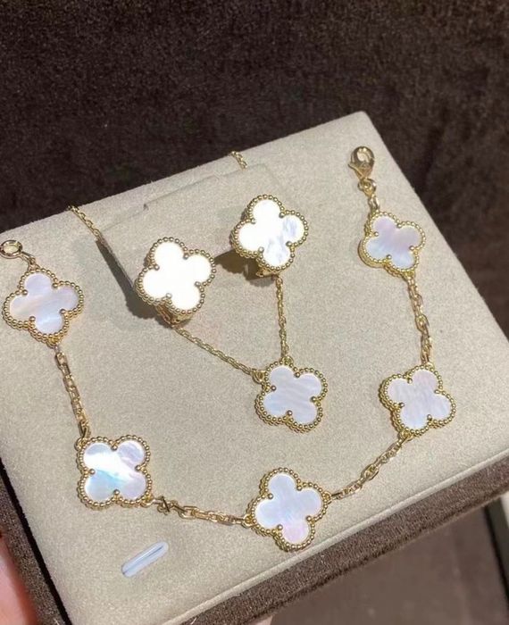 Van Cleef & Arpels позлатени обици