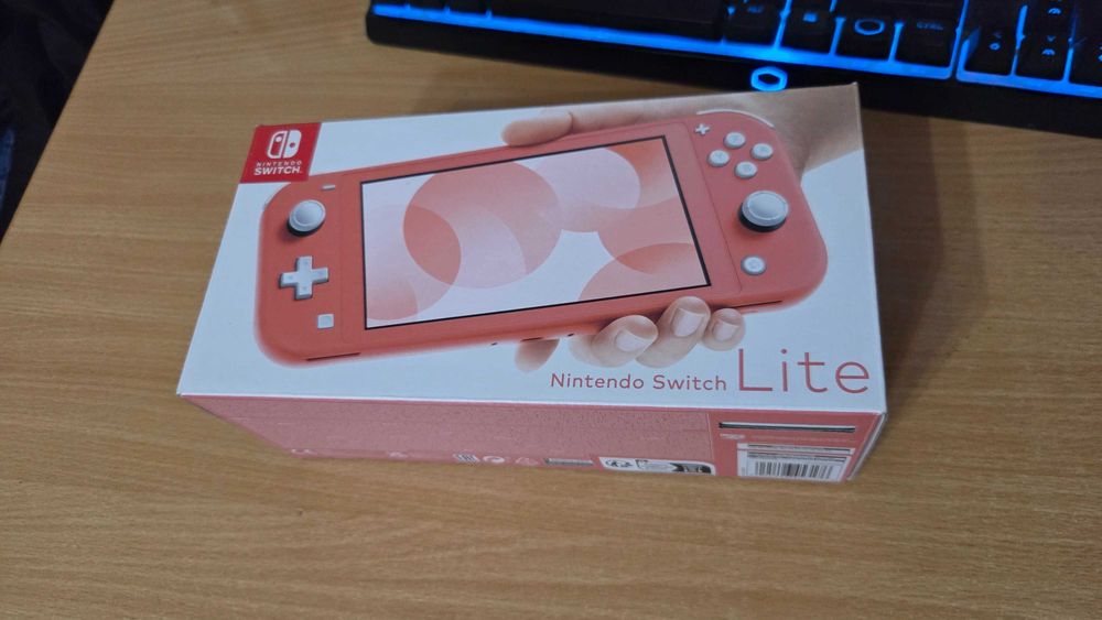 Nintendo Switch Lite 32 GB Coral + игра