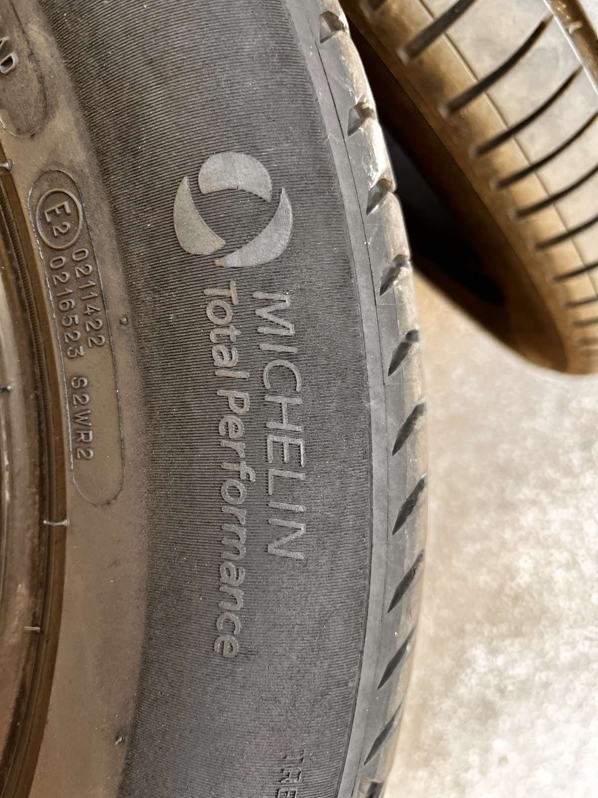 Продавам 4 летни гуми Michelin 225 55 17