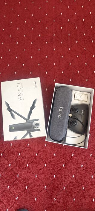 Дрон квадрокоптер Parrot anafi