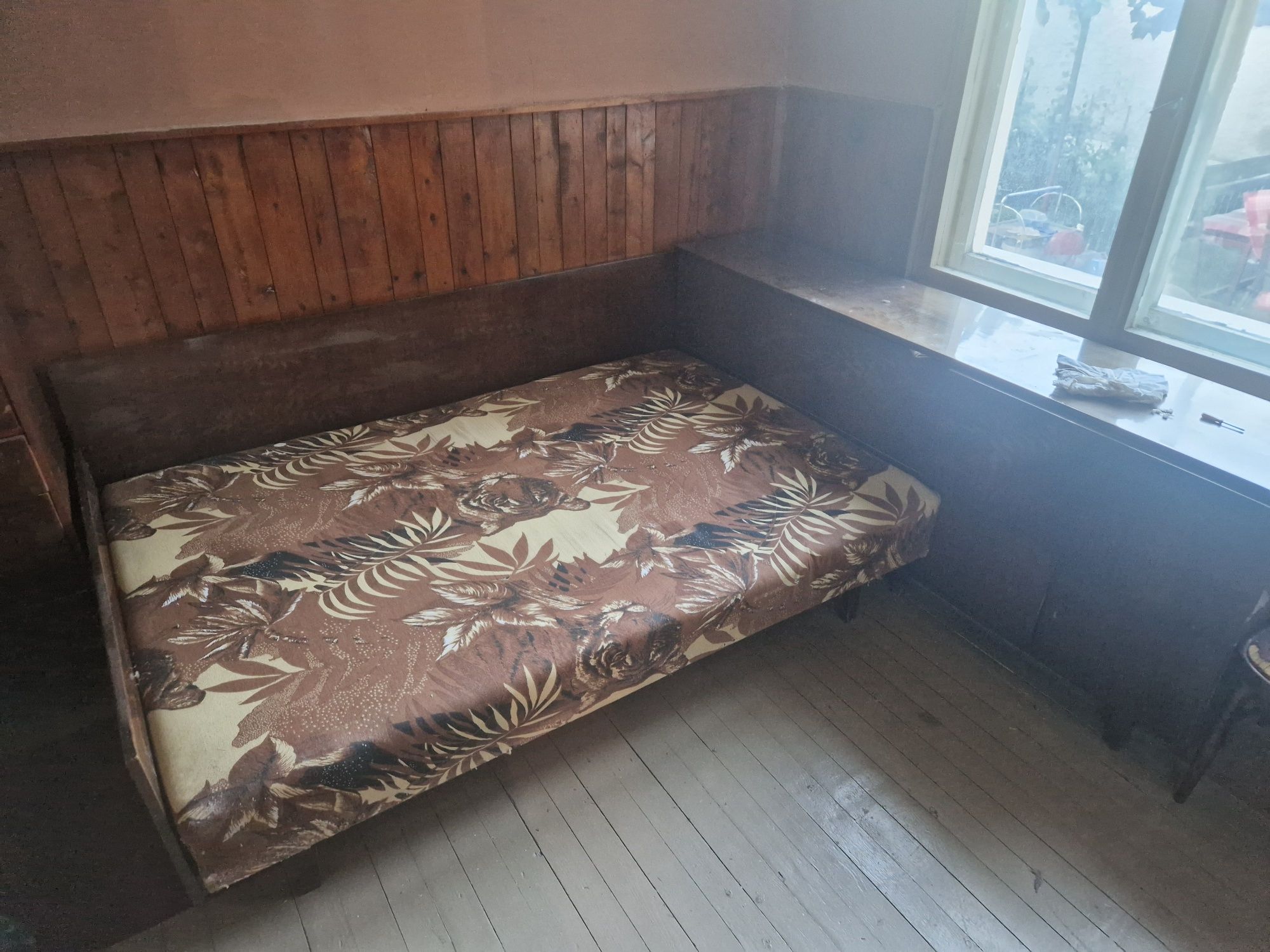 Приста с матрак и секцийка