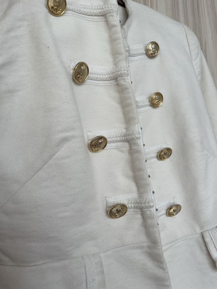 Бяло сако Zara