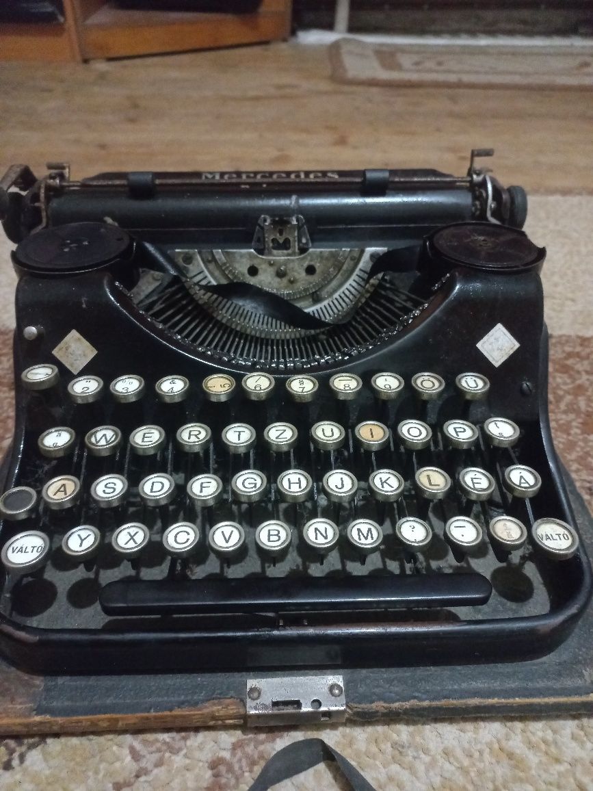 Masină de scris vechi