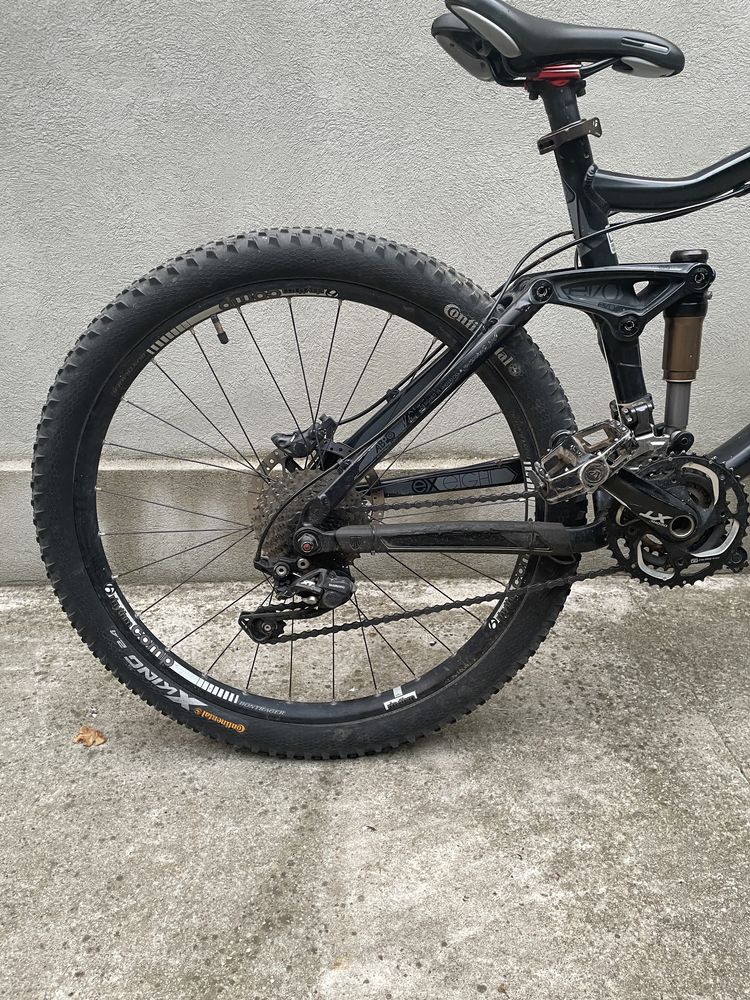 Vând bicicleta Trek Fuel Ex 8