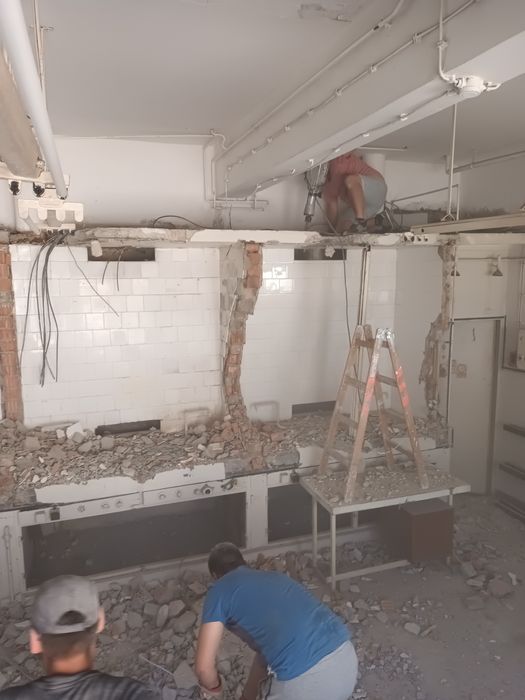 Demolări, sapa pereți gresie faianță beton transport moloz, nisip piat