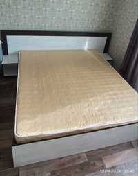 Продам двухспальную кровать с матрасом 180/200.