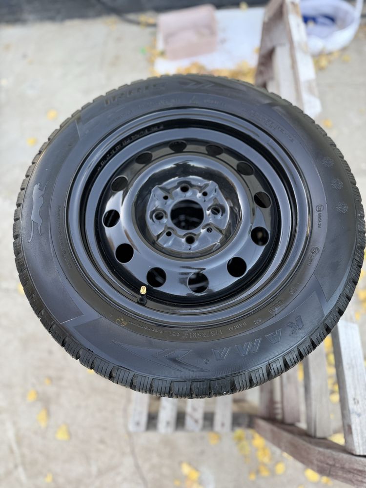 Продам зимние шины 175/65 R14 с диском