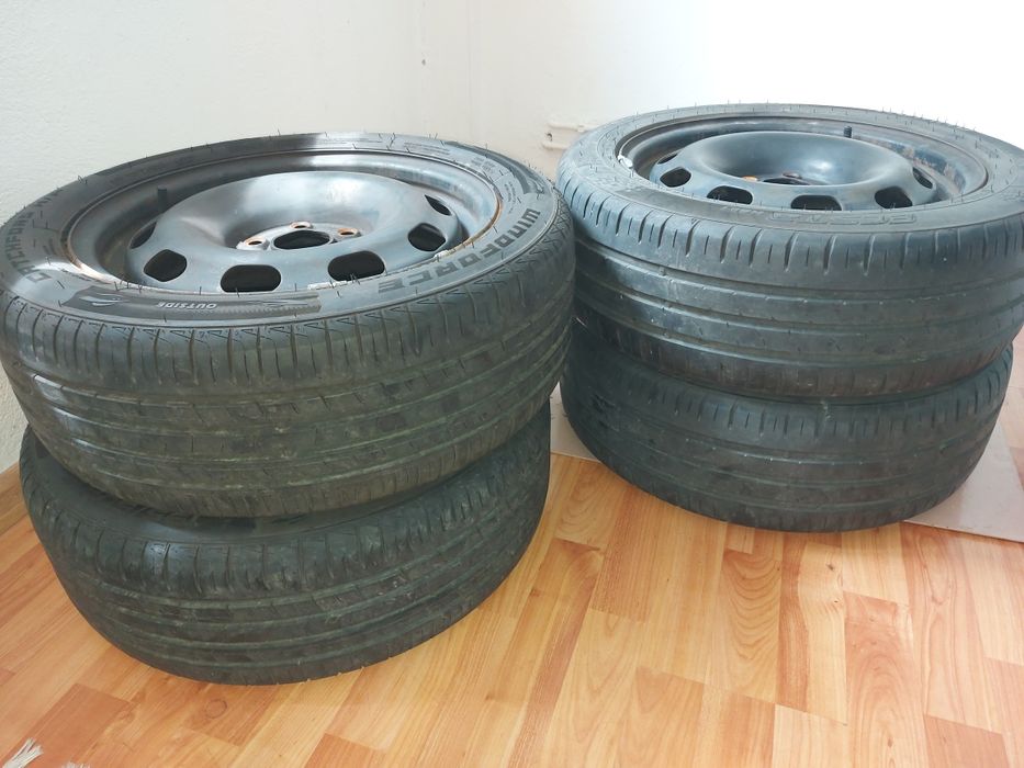 Vând 4 roți 5×100 R15