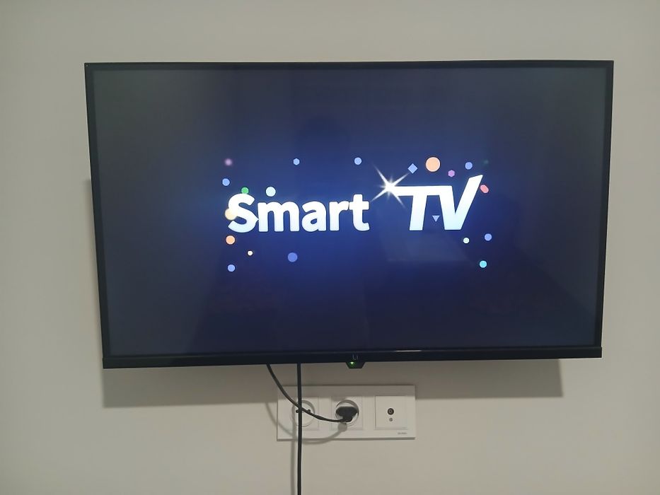 Sotiladi.  Televizor 32 smart LI.   Tikuv mashina