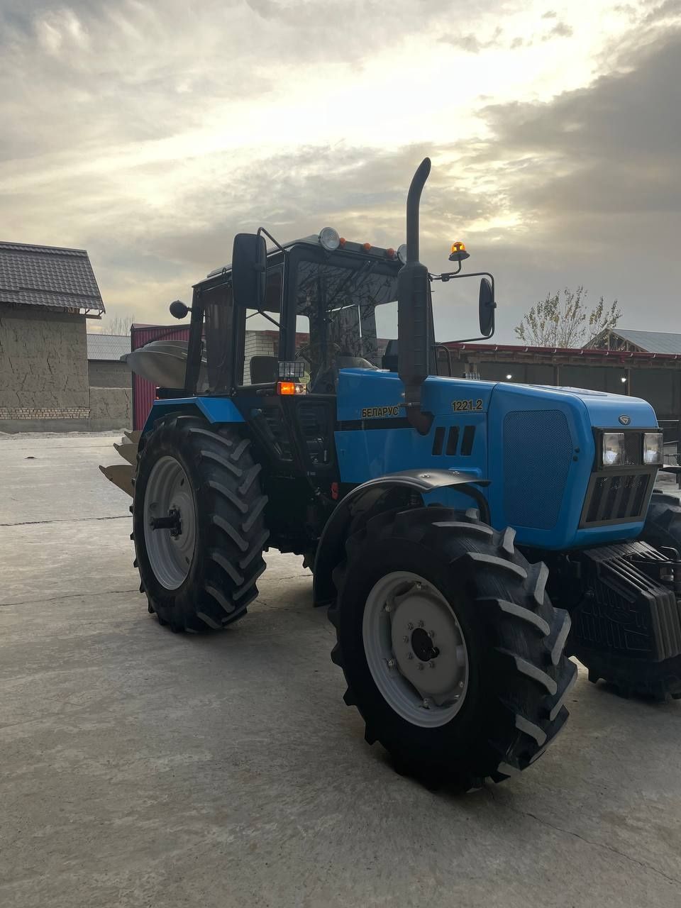Traktor Belarus 1221.2
