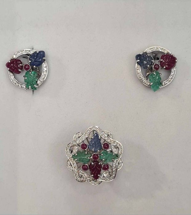 Set din aur alb 18k, cu diamante naturale, smaralde safire si rubine