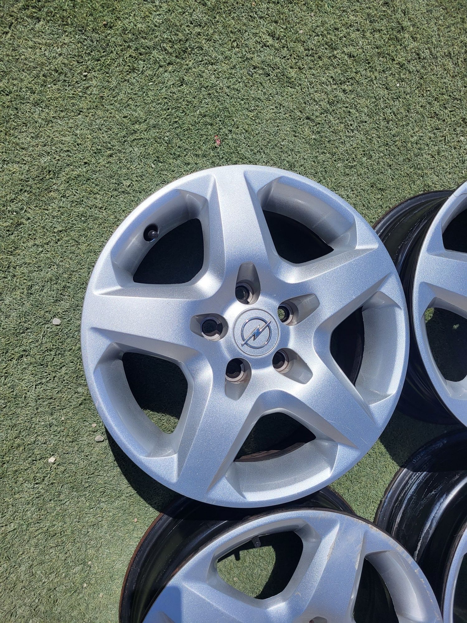 16 5x110 Opel метални джанти с тасове 5х110