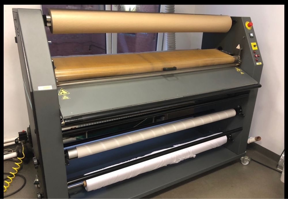 Vand echipamente de personalizat textile prin Sublimare