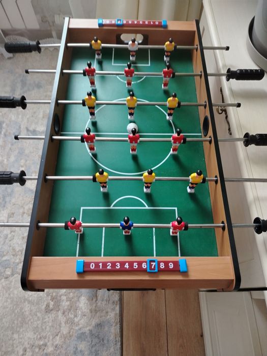 Продам настольный футбол в отличном состоянии