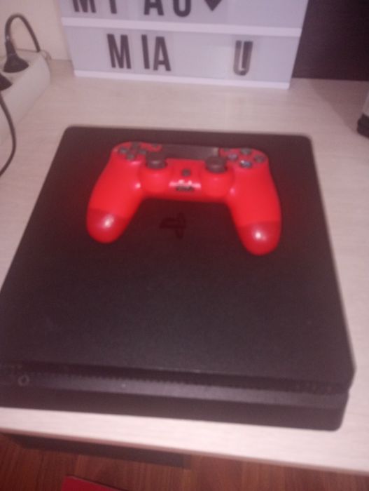 PlayStation 4 cu o maneta