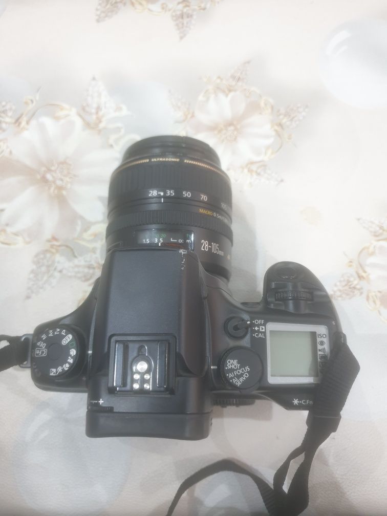 Фотоаппарат  (Canon) объективи билан сотилади