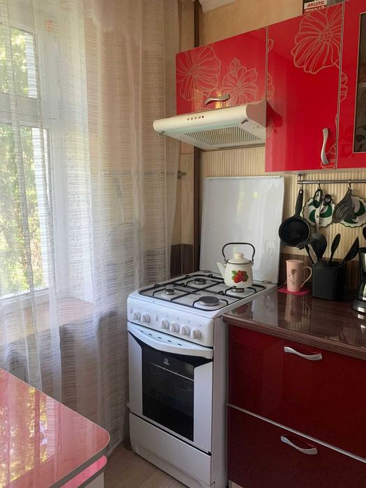 Сдаю 1 комнатную квартиру 1 мкр. 3 дом. В отличном состоянии.