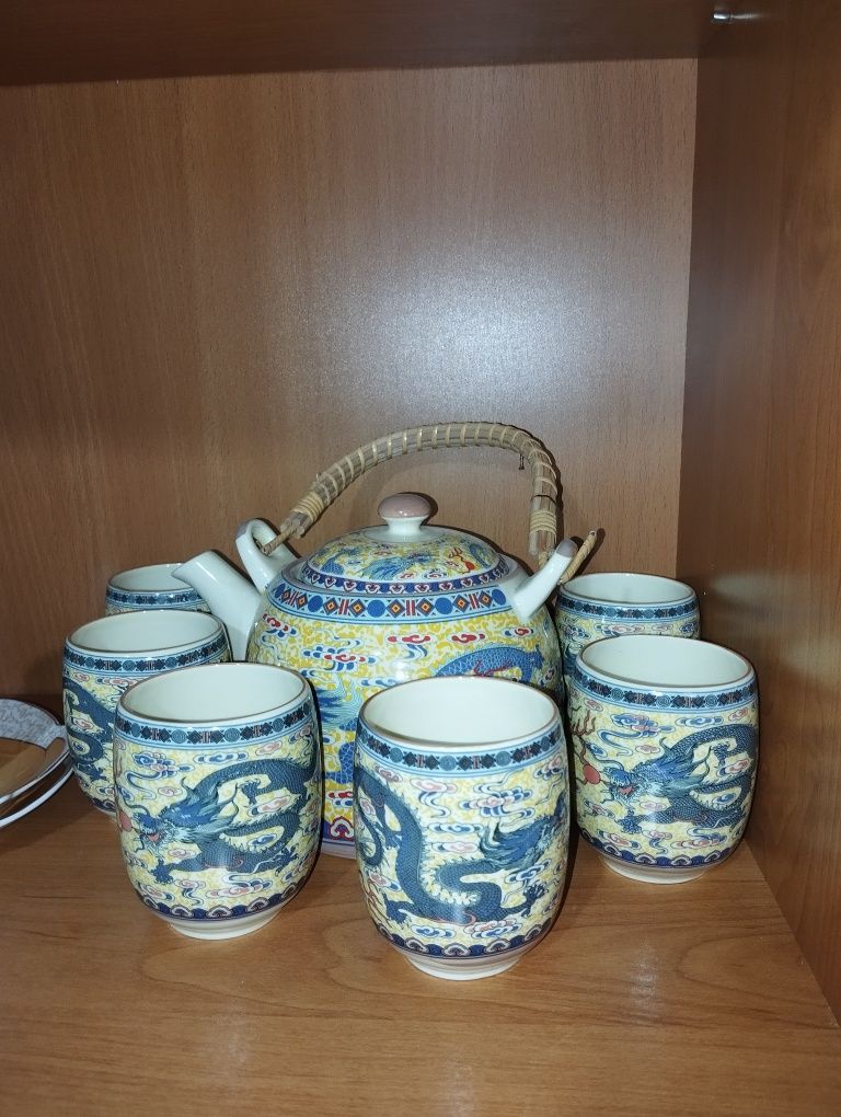 Чаши и чаени сервизи