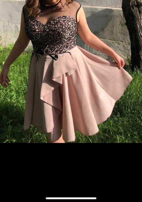 Къса разкроена рокля