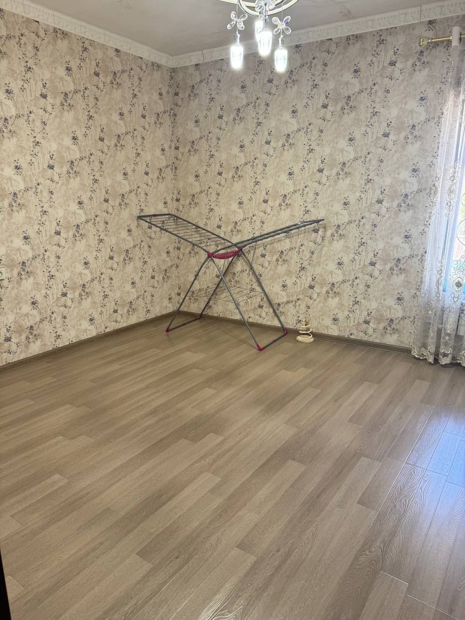 Toshkent Shahar bektemir tumani Evro Uy 2 etaj 5 xona 2 ta sanuzel