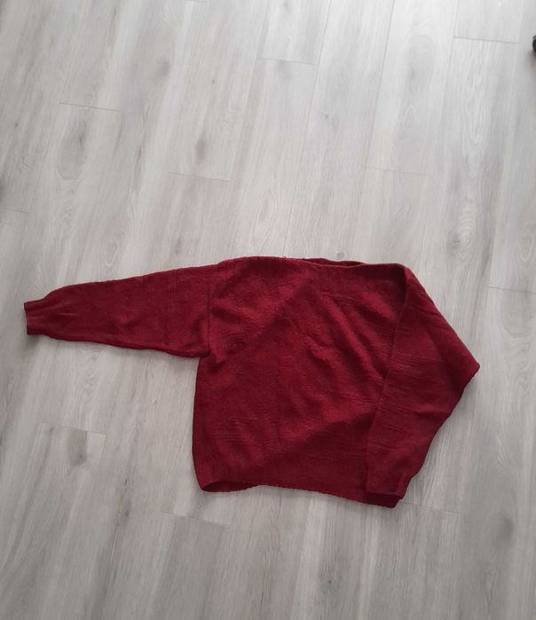 pulovere unisex,material si model deosebit,culori atragatoare