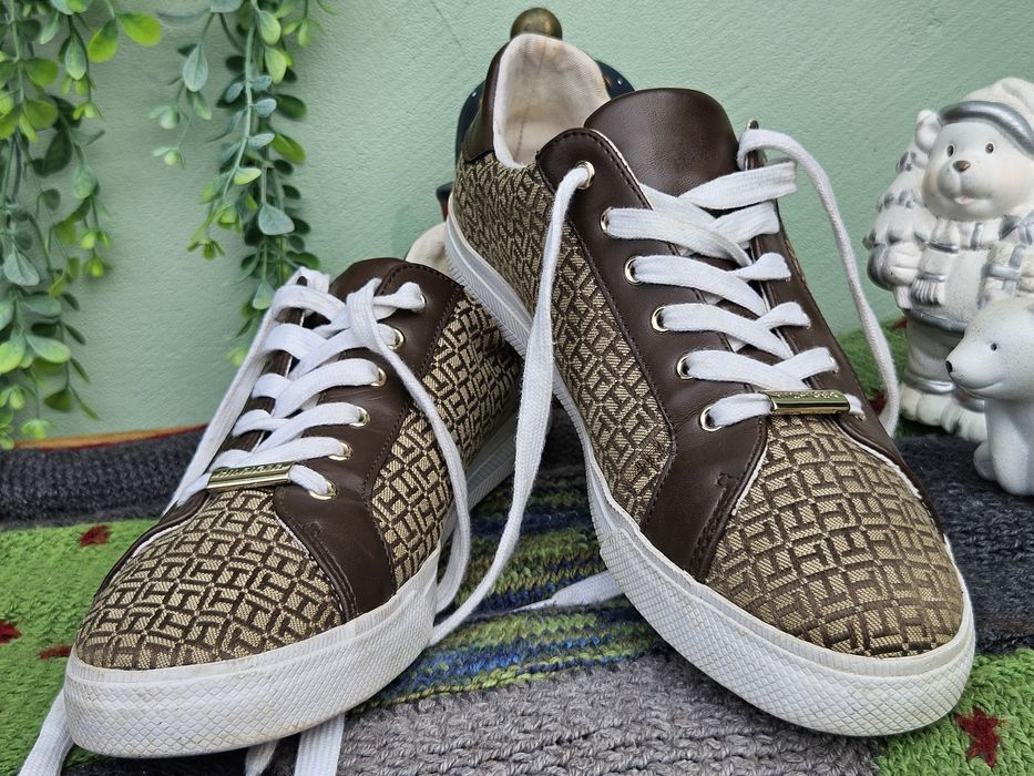 Tommy Hilfiger оригинални кецове N43,5