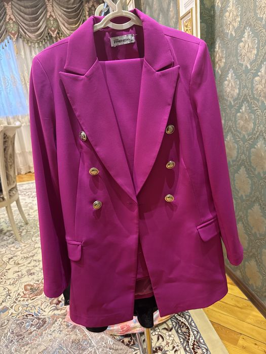 Kostyum shim sotiladi